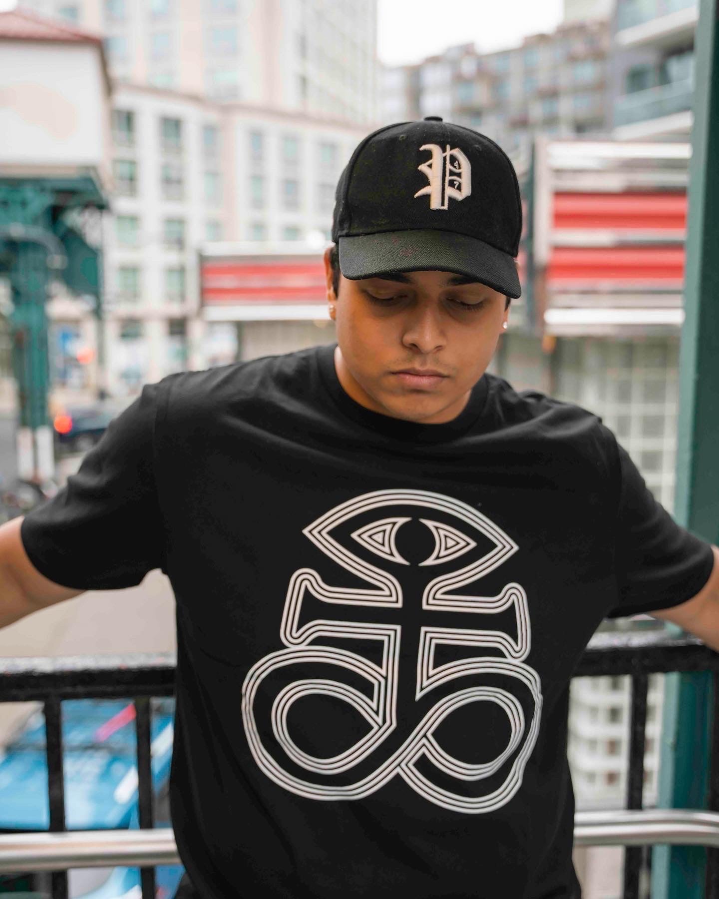 Outline Symbol T-Shirt (Black)